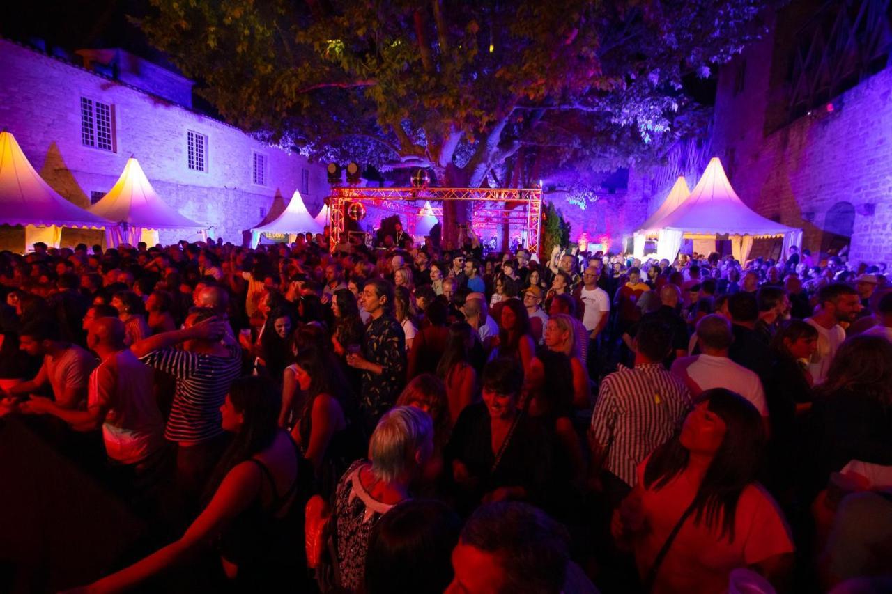 Tout Confort ! Calme, Climatisation, Parking Gratuit, Grande Terrasse, Ascenseur, Wifi Carcassonne Esterno foto